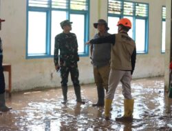 Dandim 0422/LB Bersama Pj. Bupati Lampung Barat Sambangi Lokasi Banjir di Suoh