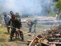 Rayakan Idul Fitri 1445 H, Satgas Yonif 200/BN Menyelenggarakan Acara Adat Bakar Batu