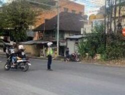 Personel Sat Lantas Lakukan Pos Cakalang untuk Cegah Kemacetan dan Pelanggaran di Jalan Raya 
