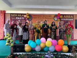 Fashion show Ramaikan Pertemuan Rutin DWP Lapas Kelas IIA Banyuasin