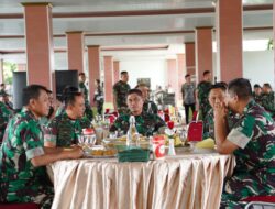 Pangdam II/Swj Rayakan Ulang Tahun Anggota dan Makan Siang Bersama Prajurit dan PNS Makodam II/Sriwijaya