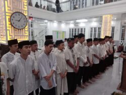 Pengukuhan Pengurus Remaja Masjid Maradekaya Berlangsung Hikmat Bersamaan Peringatan Isra Mi’raj