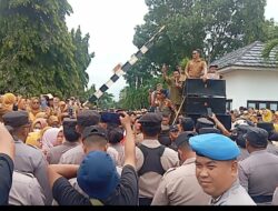 Ratusan Tenaga Honorer Lakukan Aksi Demo Gedung DPRD