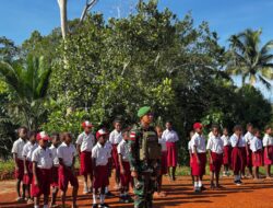 Tumbuhkan Rasa Cinta Tanah Air, Satgas Yonif 144/JY Laksanakan Upacara Bendera Bersama Pelajar