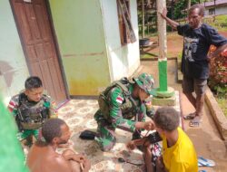 Peduli Dan Dekat Dengan Masyarakat, Satgas Yonif 144/JY Berikan Pelayanan Kesehatan