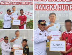 Kalapas Banjarmasin Serahkan Hadiah Lomba Sepak Bola Pekan Kemerdekaan