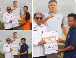 Kasubsi Bimkemaswat Lapas Banjarmasin Serahkan Hadiah Juara Lomba Nyanyi Dangdut