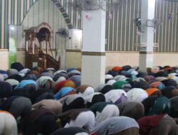 Warga Binaan Dan Petugas Lapas Banjarmasin Laksanakan Shalat Dzuhur Berjamaah