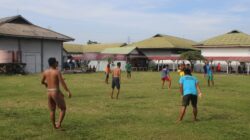 WBP Lapas Banjarmasin Bermain Sepak Bola Di Lapangan Bola Lapas
