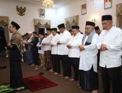 Ketua DPRD Kab, Sukabumi Budi Azhar Mutawali Sholat Berjamaah Bersama Bupati Beserta Jajaran Dalam Rangka Lailatul Ijtima