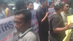 Aksi Demo Omak omak di Polres Tanjungbalai Minta Goliong Dilepaskan