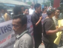 Aksi Demo Omak omak di Polres Tanjungbalai Minta Goliong Dilepaskan