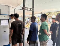 Warga Binaan Lapas Narkotika Karang Intan Cek Masa Pidana dan Remisi melalui Self Service