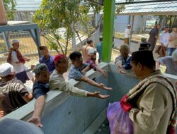 Petugas dan Santri Warga Binaan Lapas Narkotika Karang Intan Berbagi Snack di Hari Jumat