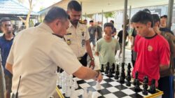 Kalapas Narkotika Karang Intan Manfaatkan Papan Catur Hasil Karya Giatja untuk Kegiatan Positif