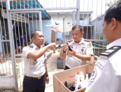 Kalapas Narkotika Karang Intan Pantau Produksi Catur, Dorong Kemandirian Warga Binaan